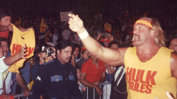 Hulk Hogan Pointing