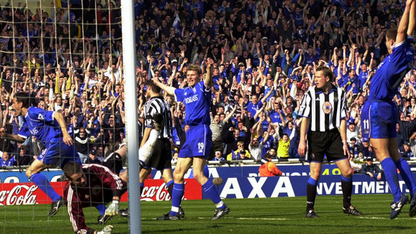 Dejection for Newcastle United's Alan Shearer (standing) and David Batty after Newcastle were defeated 2-0 by Arsenal in the FA Cup Final at Wembley this afternoon (Saturday). Photo by Owen Humphreys/PA