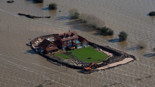 A house near flooded village of Moorland in Somerset which is owned by Sam Notaro and who has built his own flood defences.