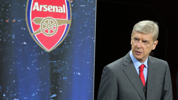 Arsenal's coach Arsene Wenger watches the game during their Champions League Group D soccer match with Galatasaray at the Turk Telekom Arena Stadium in Istanbul, Turkey, Tuesday, Dec. 9, 2014. (AP Photo)