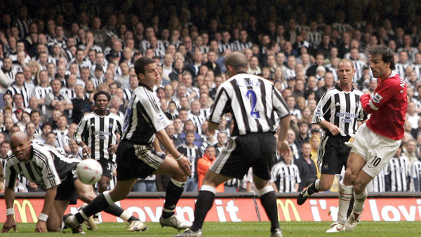 Dejection for Newcastle United's Alan Shearer (standing) and David Batty after Newcastle were defeated 2-0 by Arsenal in the FA Cup Final at Wembley this afternoon (Saturday). Photo by Owen Humphreys/PA