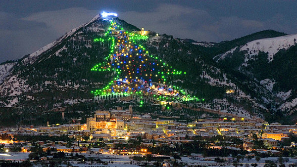 Jonathan G Meath Portrays Santa Claus