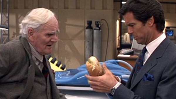 Desmond Llewelyn, Pierce Brosnan, Goldeneye
