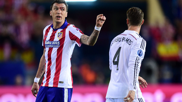 Atletico Madrid's Mario Mandzukic (left) argues with Real Madrid's Sergio Ramos