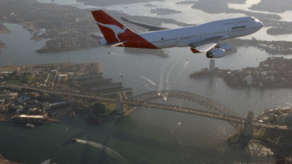 sydney australia plane Qantas Boeing 747-400