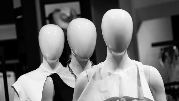 Faceless mannequins