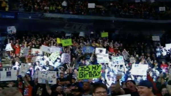 WWE SmackDown Fan Sign