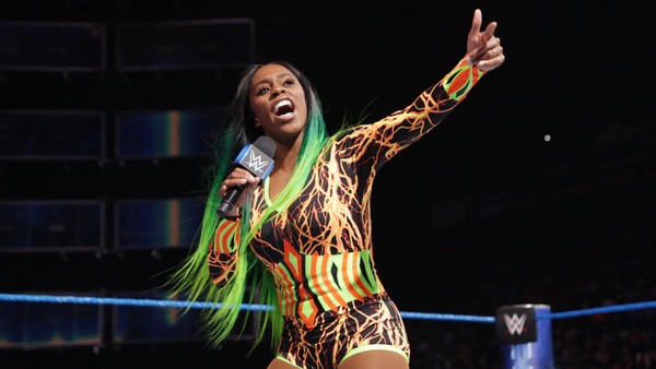 Naomi Smackdown