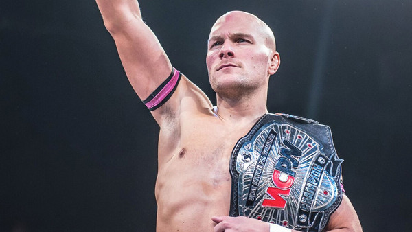 Martin Kirby No Regrets Champion
