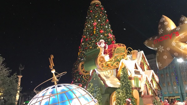 Macy Holiday Parade Santa
