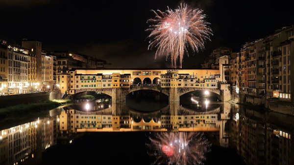 1920px Fireworks Over Ponte Vecchio