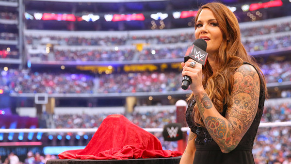 Lita WrestleMania 32