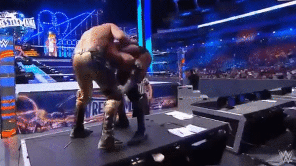 WrestleMania XXVII Triple H Undertaker Spinebuster