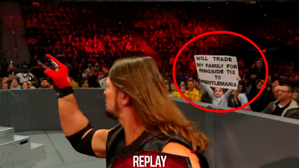 WWE Fan Sign