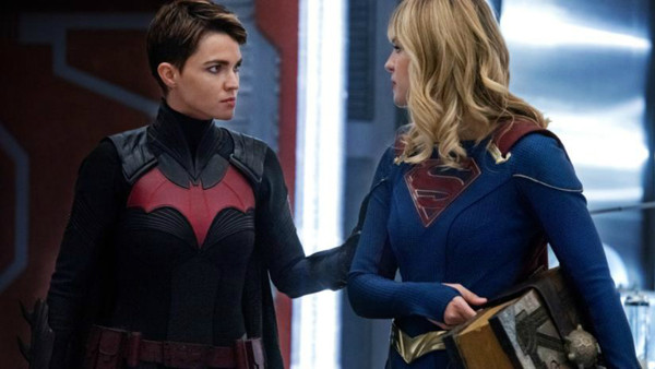 Crisis on Infinite Earths Batwoman Supergirl