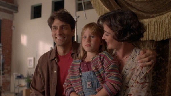 Moira Kelly's seemingly happy family is about to get a visit in The Tie That Binds