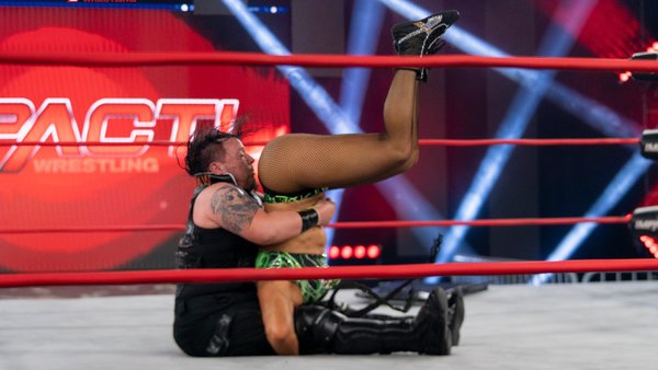 Sami Callihan piledrives Katie Forbes