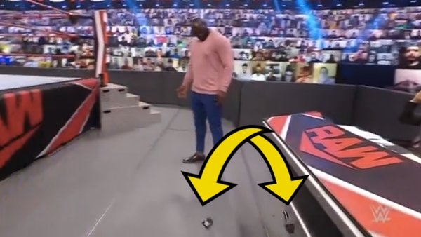 Omos Kofi Kingston Mic