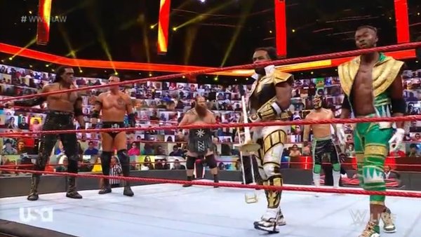 New Day T-Bar Mace Viking Raiders Lince Dorado