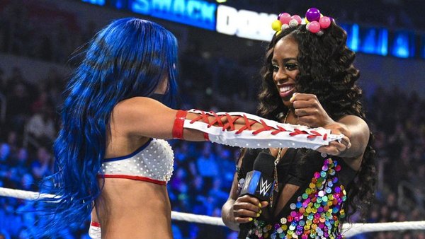 Sasha Banks Naomi