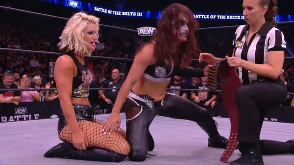 Toni Storm Thunder Rosa