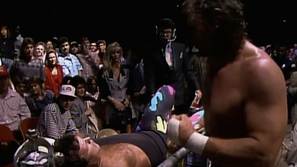 Wardlow Undertaker powerbombs