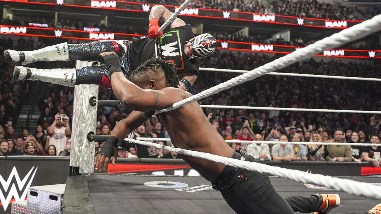 WWE Raw Rey Mysterio Kofi Kingston