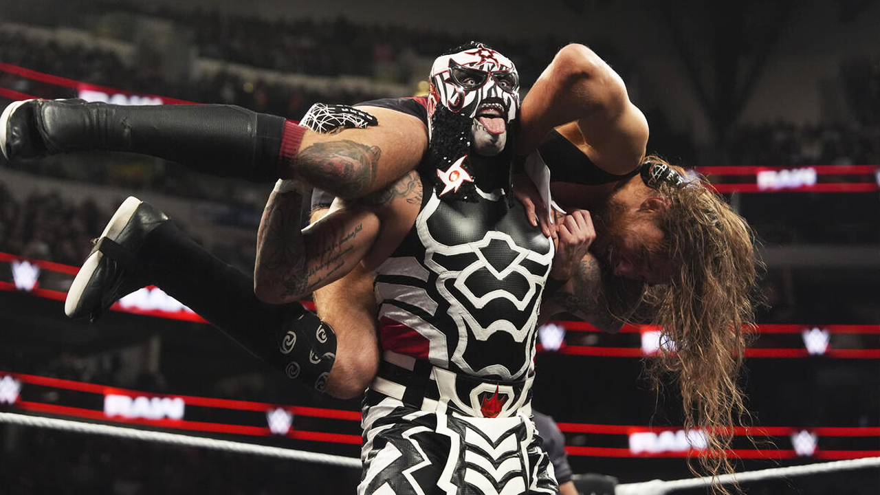 WWE Raw Penta Pete Dunne