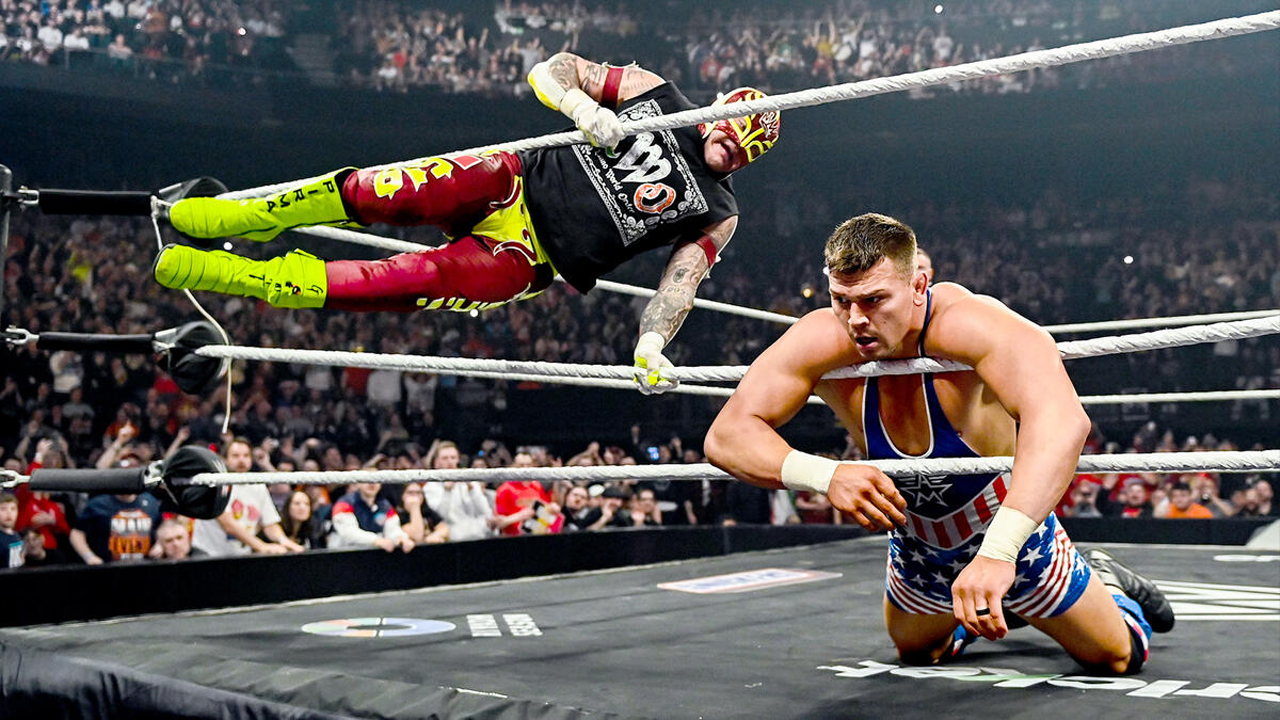 WWE Raw Rey Mysterio Julius Creed