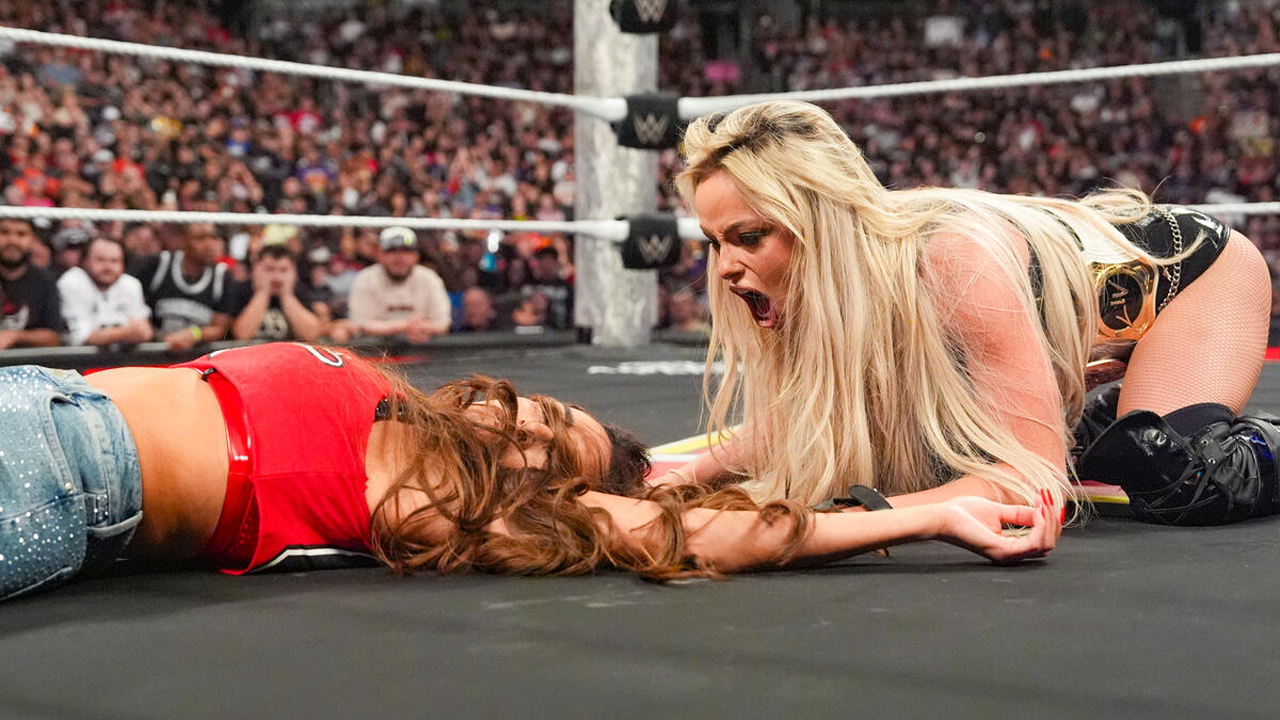 WWE Raw Nikki Bella Liv Morgan