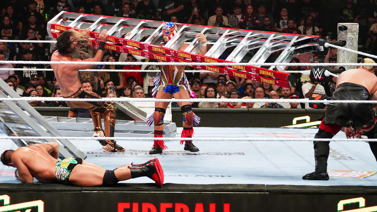 WWE Money in the Bank 2025 LA Knight Seth Rollins El Grande Americano Solo Sikoa