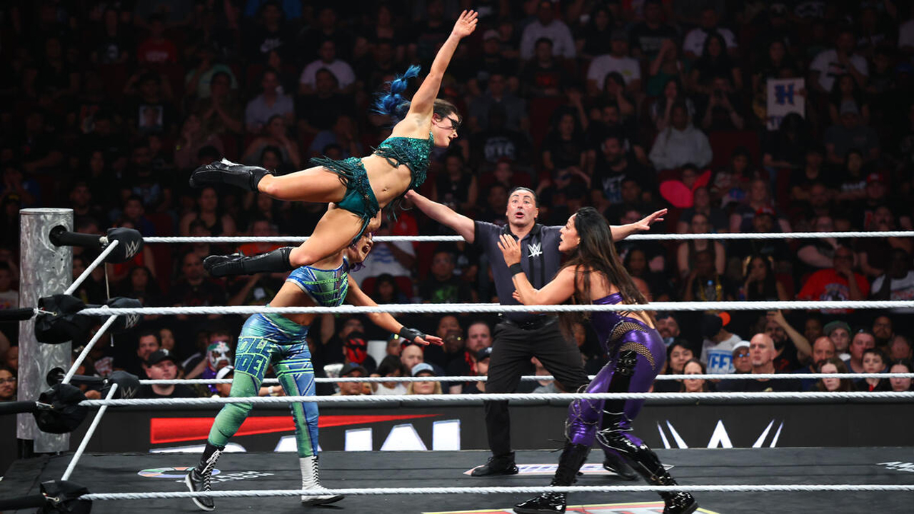 WWE Raw Bayley Lyra Valkyria Raquel Rodriguez
