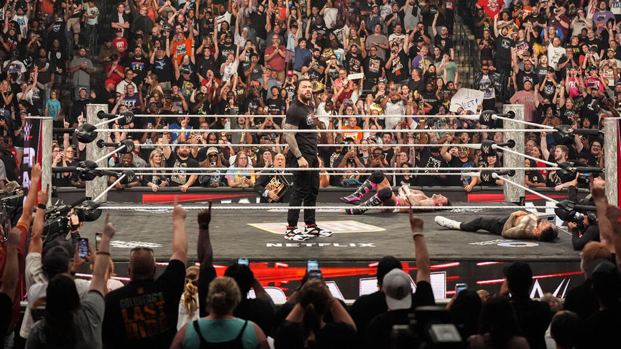 WWE Raw Roman Reigns CM Punk Jey Uso