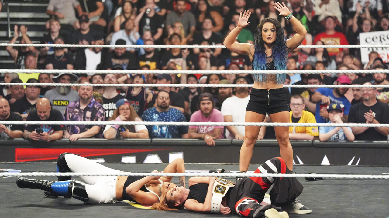 WWE Raw Bayley Becky Lynch Lyra Valkyria