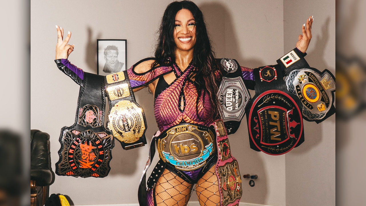 Mercedes MonÃ© 8 belts