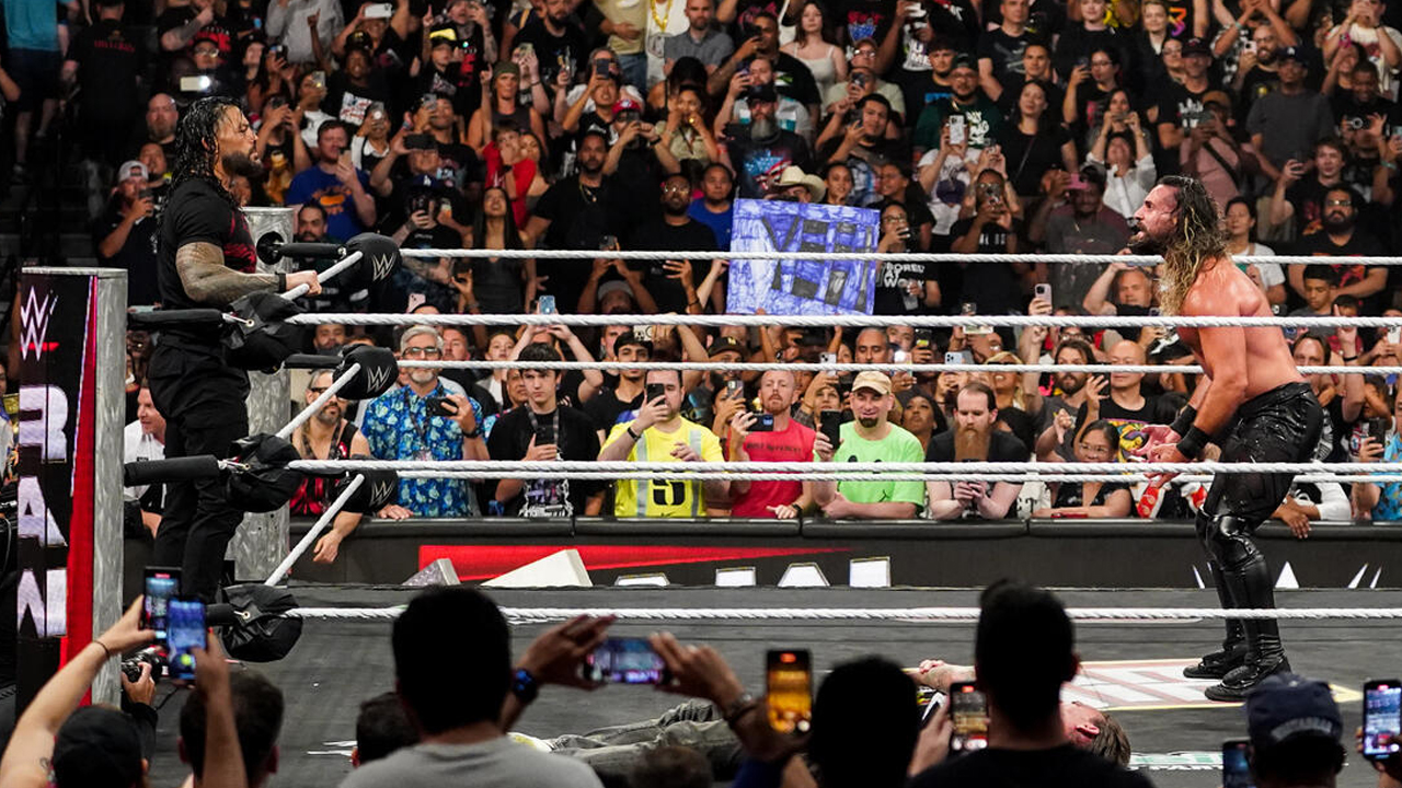 WWE Raw Roman Reigns Seth Rollins