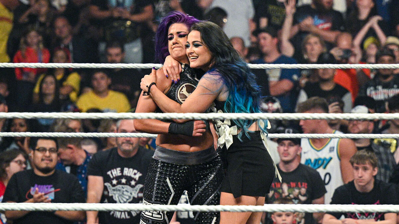 WWE Raw Bayley Lyra Valkyria