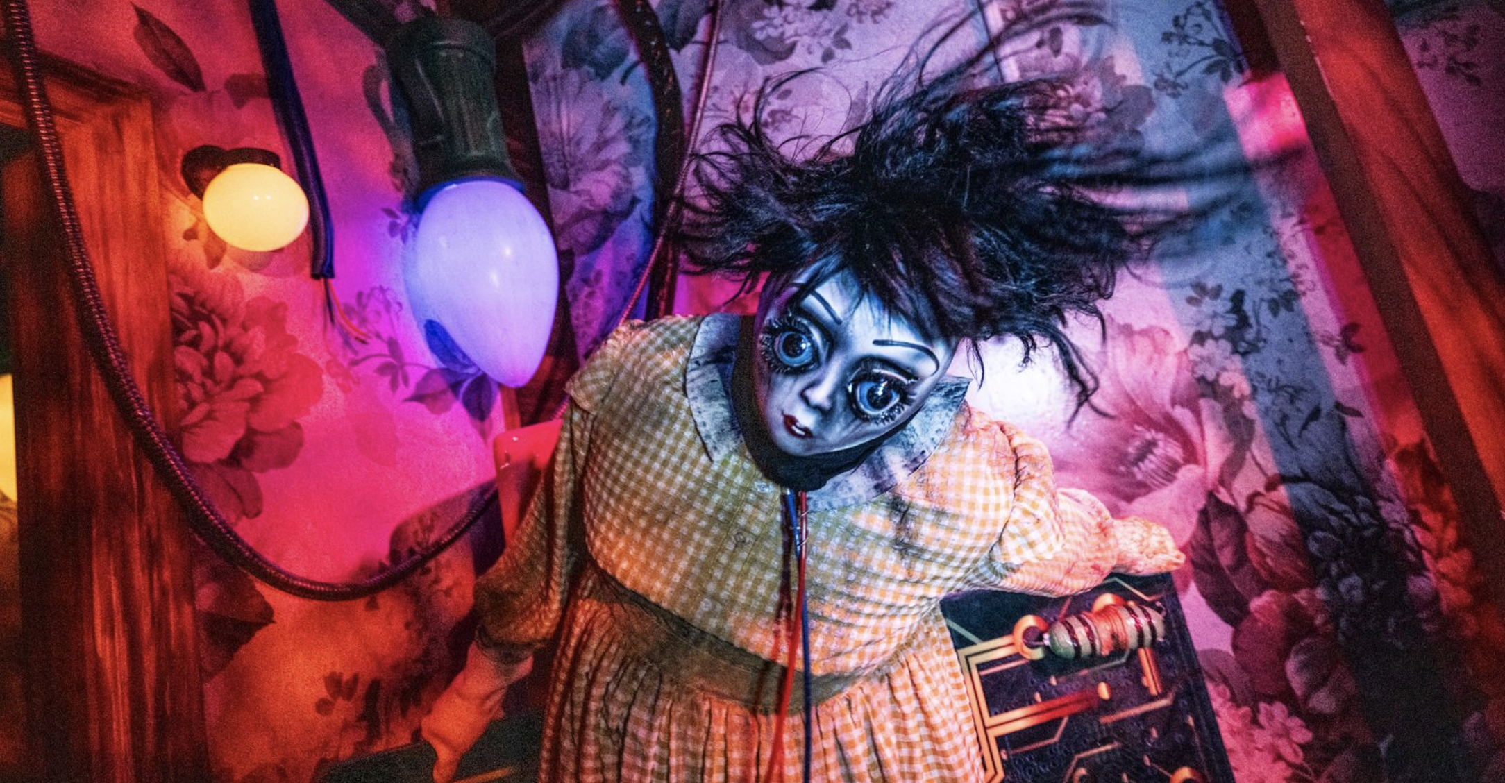 universal orlando resort hhn halloween horror nights dolls lets play dead