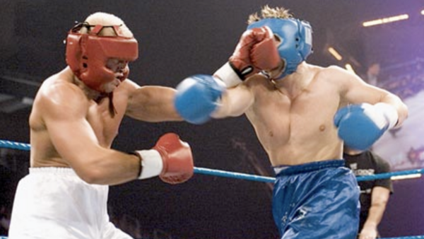 Kurt Angle Big Show Tranquiliser Tranquilizer Gun WWE 2004