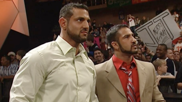 Kurt Angle Big Show Tranquiliser Tranquilizer Gun WWE 2004