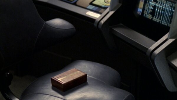 USS Voyager Legs Landing Star Trek