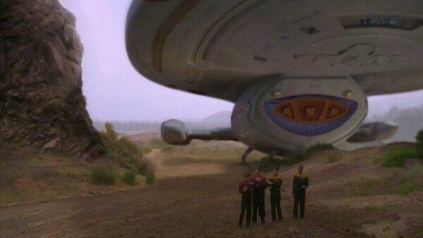 USS Voyager Legs Landing Star Trek