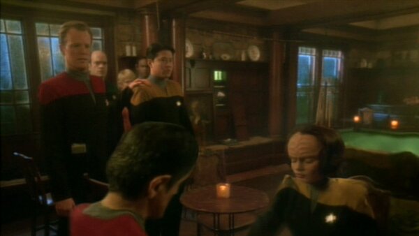 USS Voyager Legs Landing Star Trek