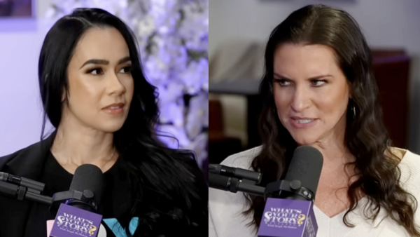 AJ Lee Stephanie McMahon