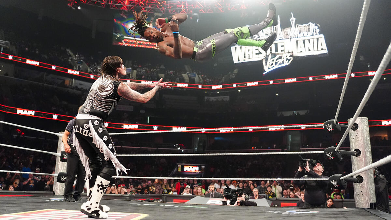 WWE Raw Dominik Mysterio Je'Von Evans