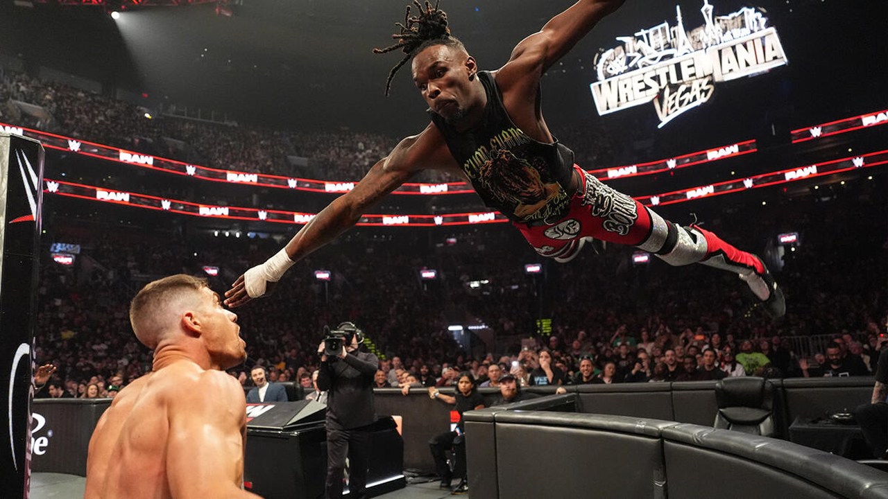 WWE Raw Grayson Waller Je'Von Evans