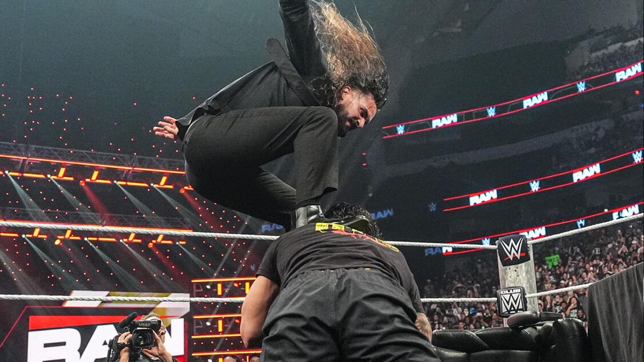 WWE Raw Seth Rollins Roman Reigns