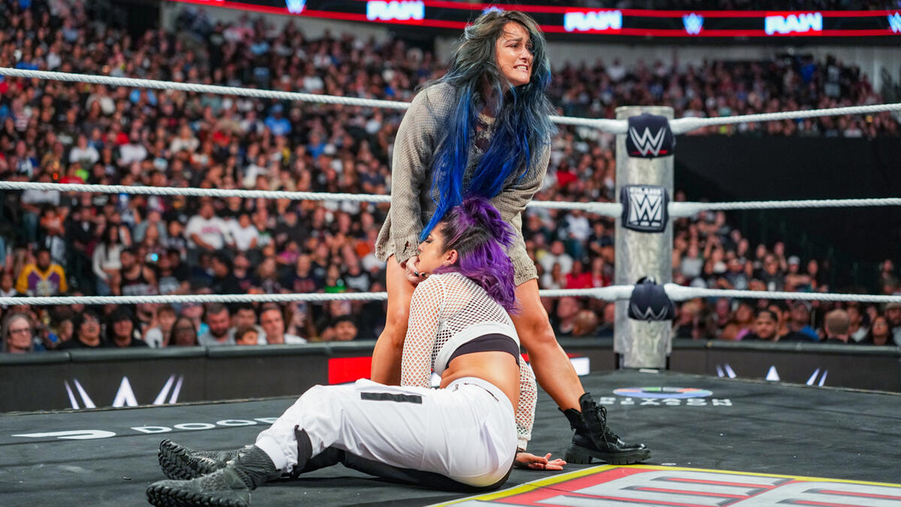 WWE Raw Lyra Valkyria Bayley