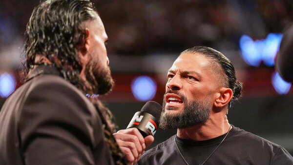 WWE Raw Seth Rollins Roman Reigns