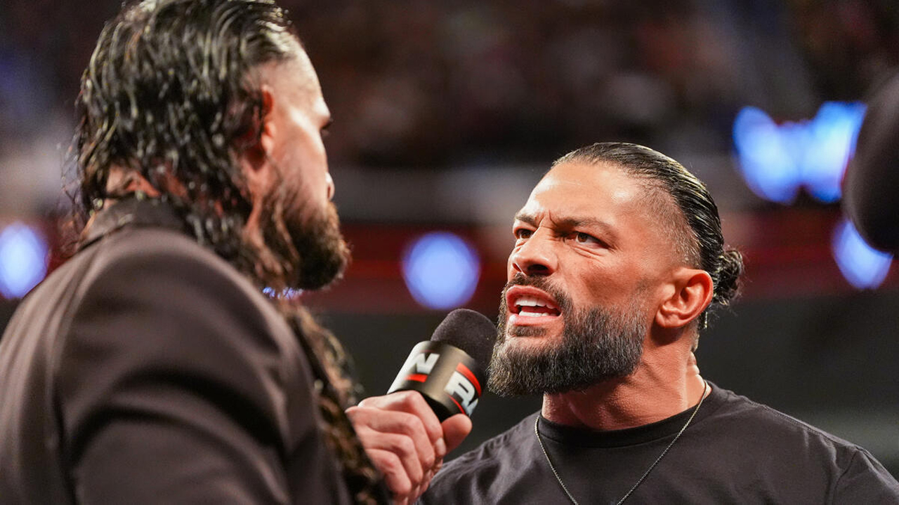 WWE Raw Seth Rollins Roman Reigns